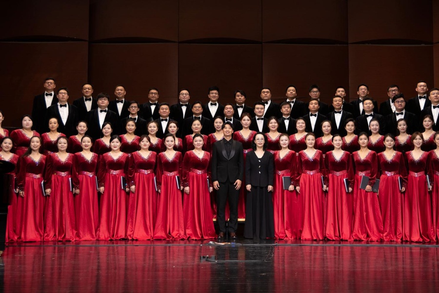 Хор Центральной консерватории (Пекин, КНР), Главный дирижёр – Чень Бин