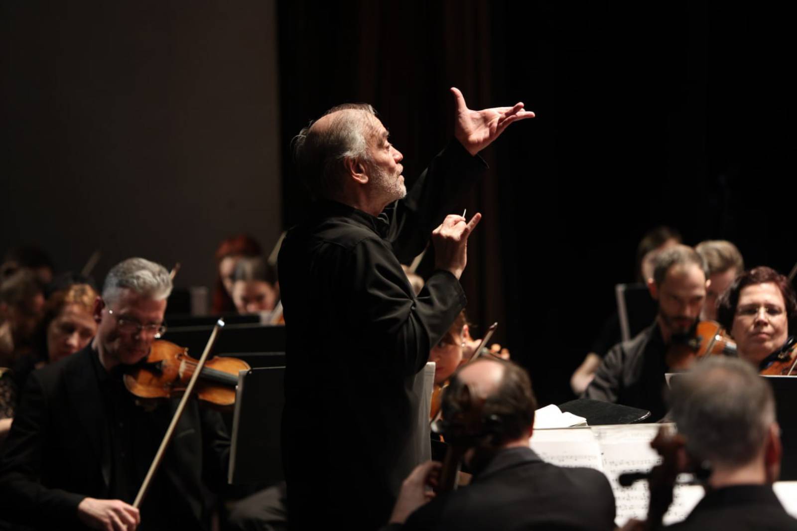 Объединенный симфонический оркестр Мариинского и Большого театров. Дирижер - Валерий Гергиев