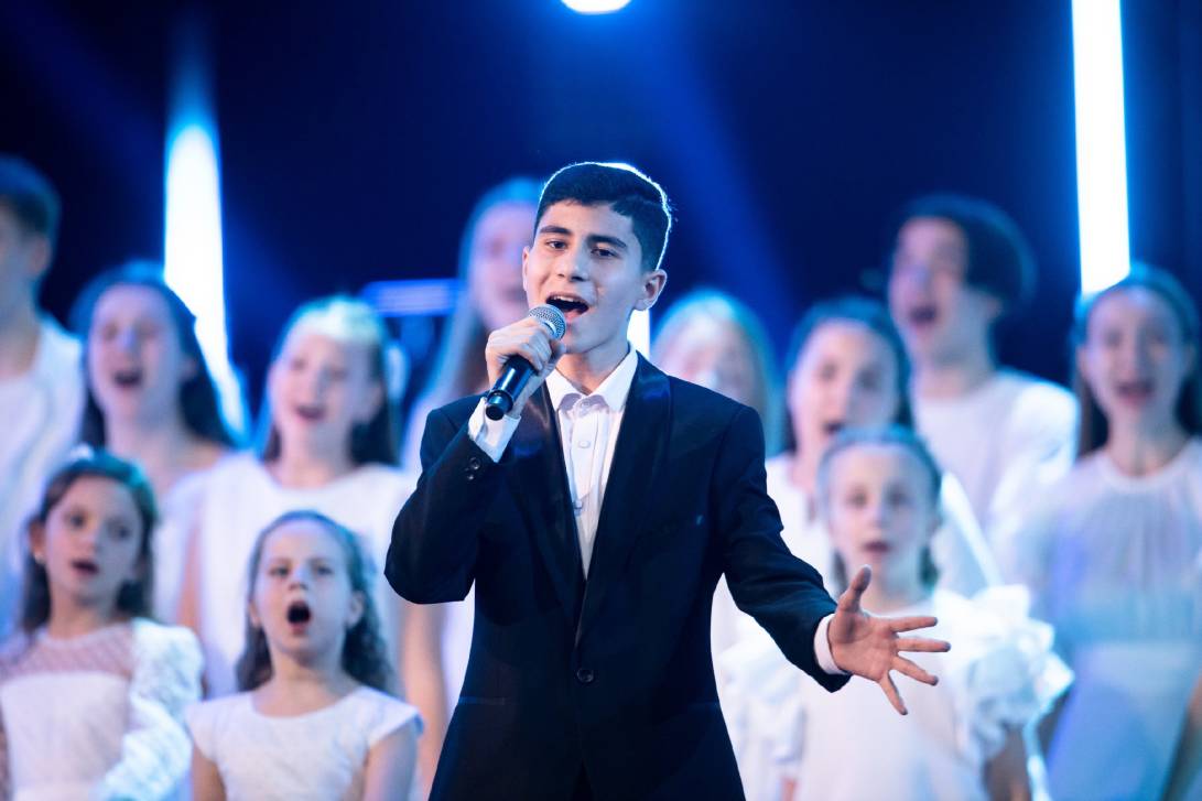 Детский голос