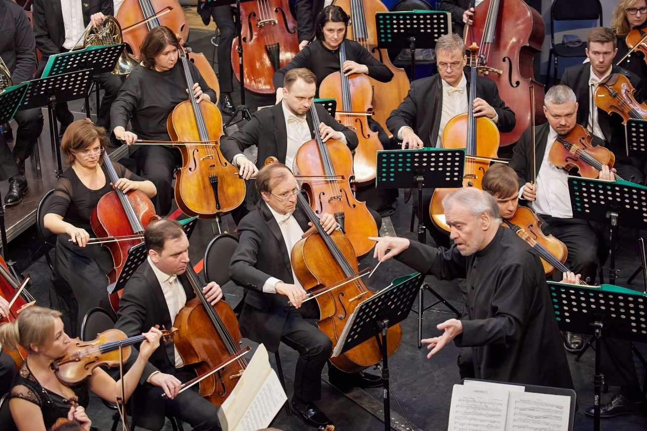 Объединенный симфонический оркестр МТ и БТ, дирижёр - Валерий Гергиев